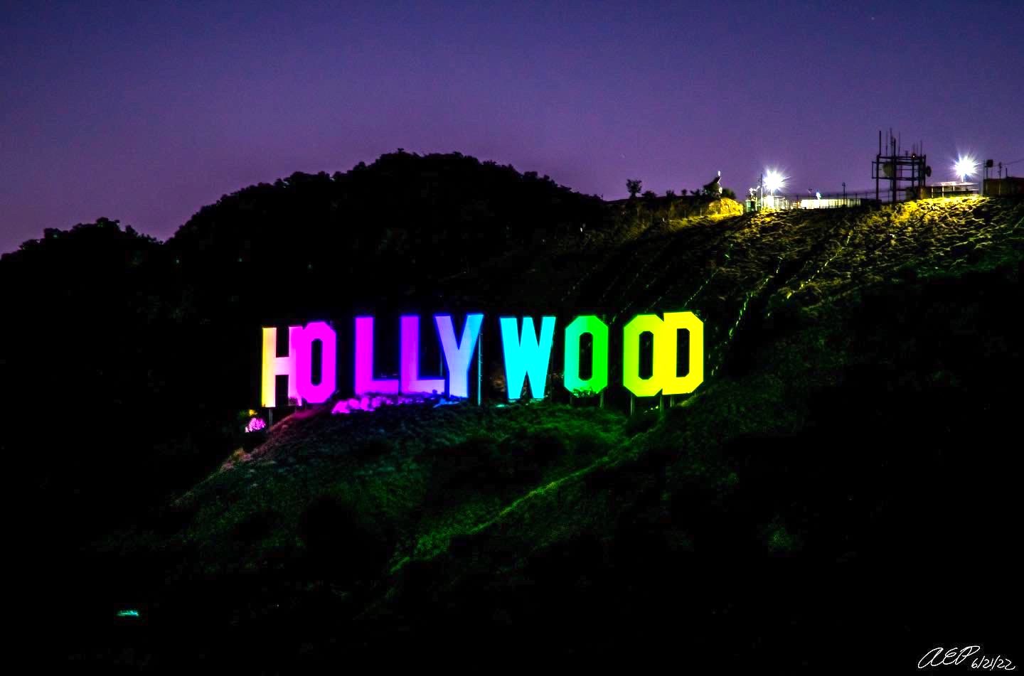 El letrero de Hollywood de Los Angeles se ha iluminado por primera vez en 22 años