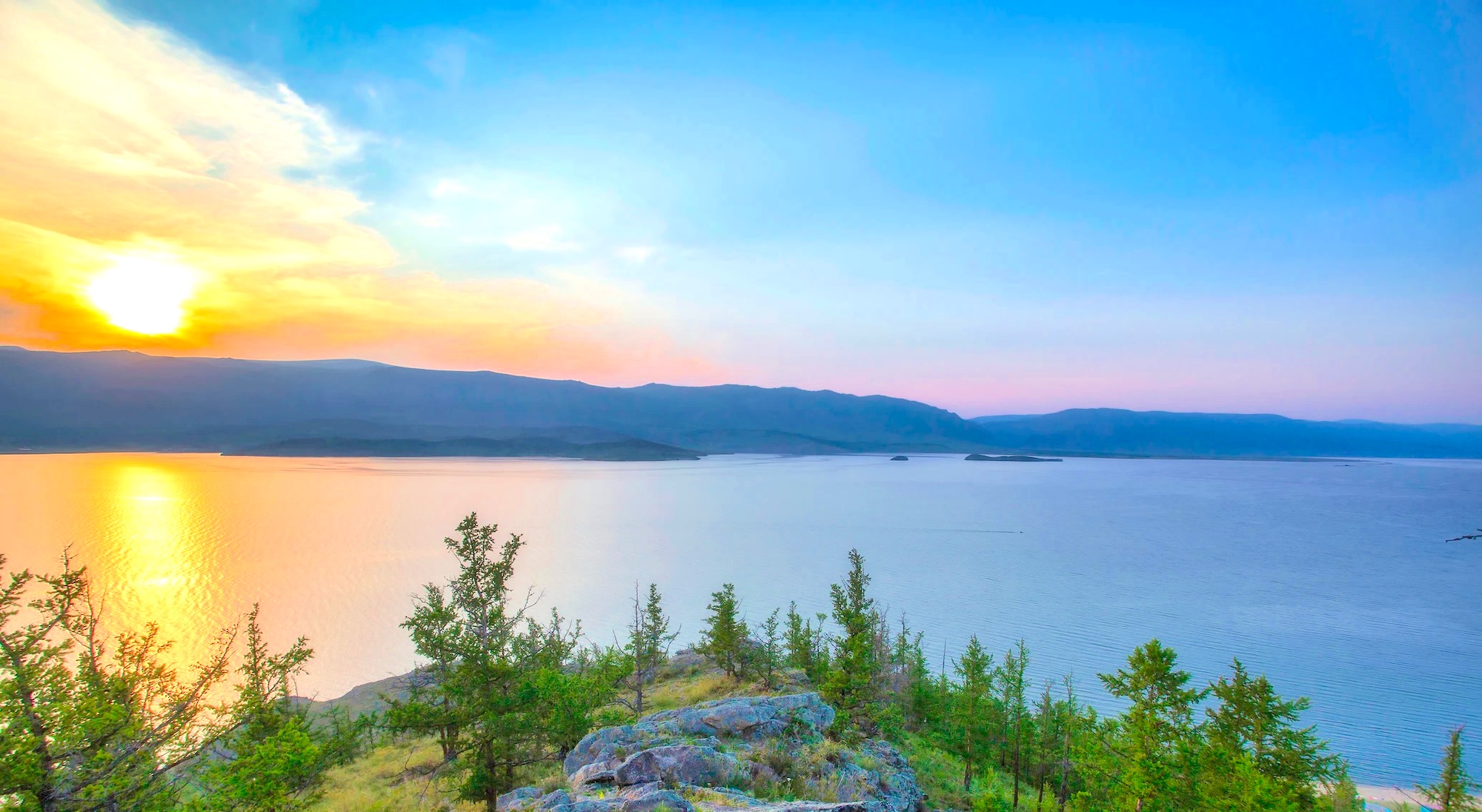 Así de impresionante es el lago más profundo del mundo