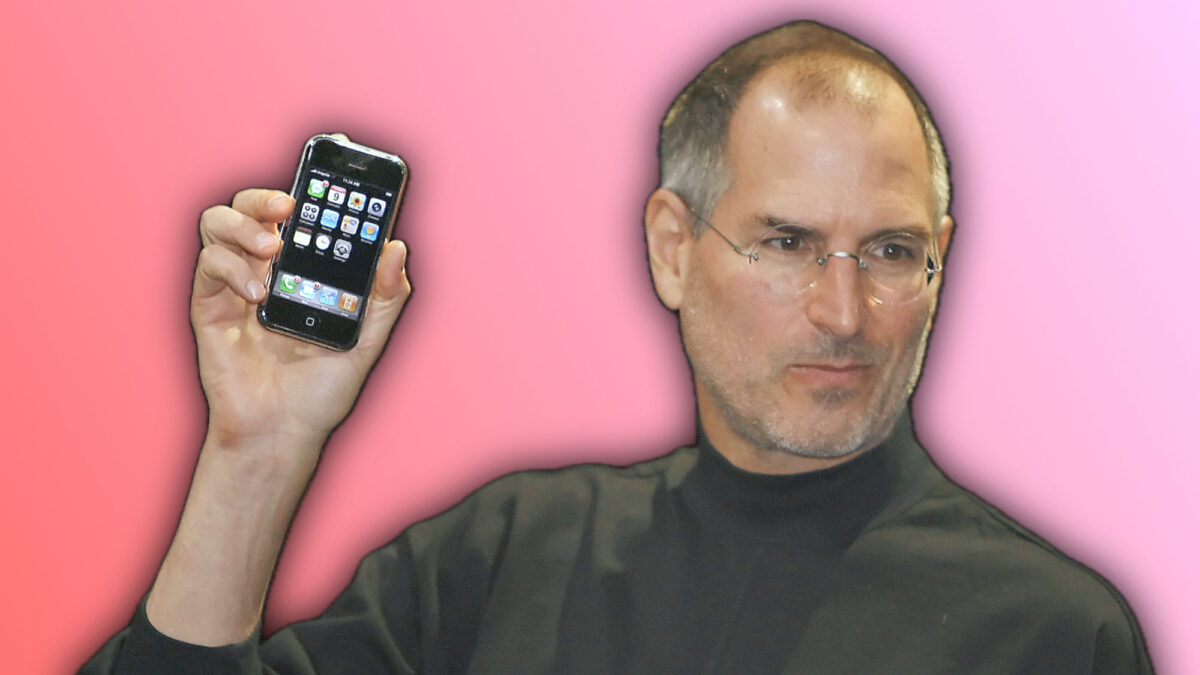 Por qué Steve Jobs tiró al suelo un iPhone original en una sala llena de periodistas