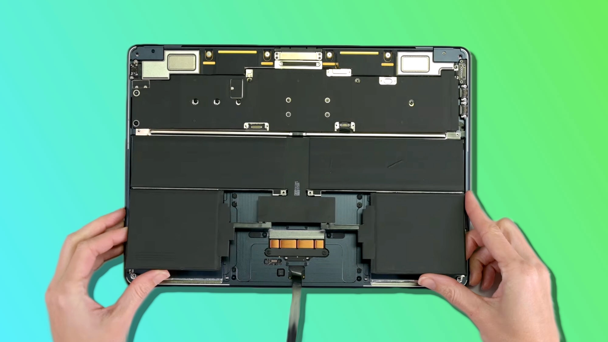 Desmontan el nuevo MacBook Air M3 y encuentran una pequeña diferencia que lo cambia por completo