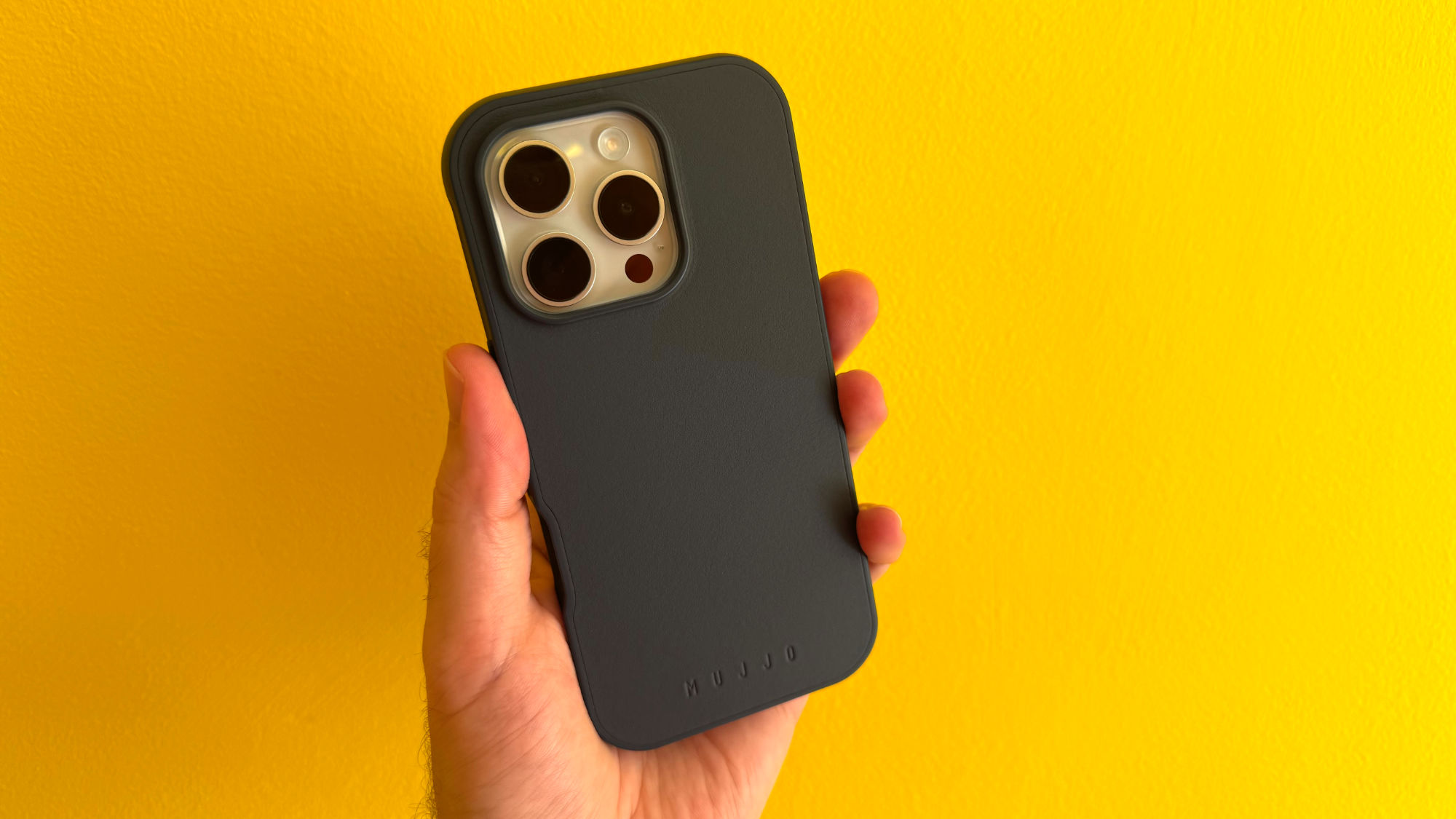 Mujjo Shield Case para el iPhone 16 Pro, análisis: protección garantizada con estilo